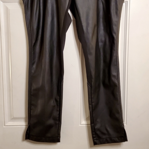 💎 Faux and stretch fabric leggings Pamela Maccoy. Size 1X - Picture 2 of 7